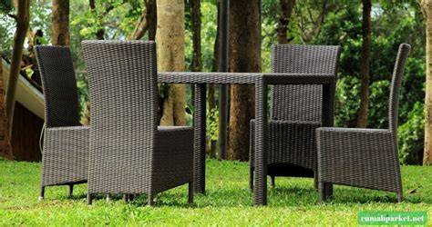 Aluminium, Rotan Sintetis, atau Teak? Cara Memilih Furnitur Restoran Outdoor untuk Cuaca Tropis