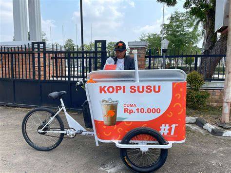 Belajar Jualan Kopi Keliling Pakai Kuda dari Pemuda Flores